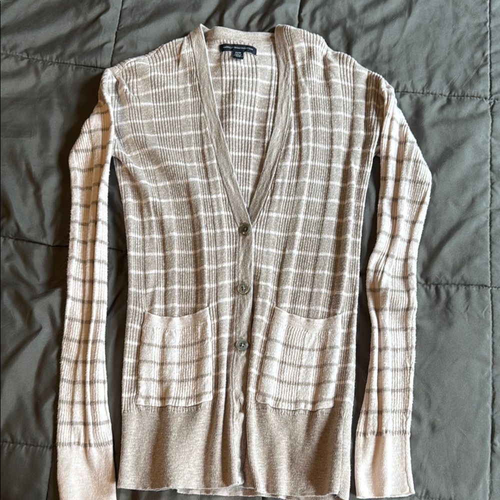Stylish Beige Checkered Cardigan with Buttons